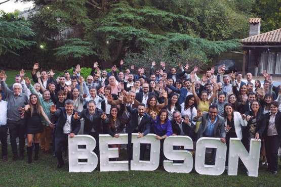 Bedson celebra 45 años ofreciendo soluciones para la producción intensiva de proteína animal