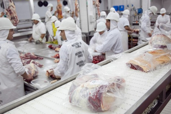 El gobieno nacional abrió el mercado de Filipinas para exportar carne aviar, porcina y productos bovinos